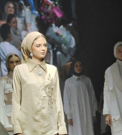 Ayu Dyah Andari's Signature on Rose and Beyond