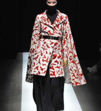 Ninja Headwear Identik pada Fashion Show Dua Desainer ini