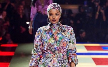 7 Model Berhijab di Paris Fashion Week 2019