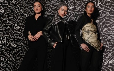 Rumah Mode Barli Asmara Luncurkan Koleksi pret-a-porter Scribble Scarf Untuk Padu Padan Fashion