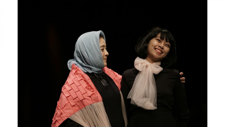 Nuniek Mawardi & Astri Lestari: A Mix of Asian-European Looks from A Mom-Daughter Collaboration