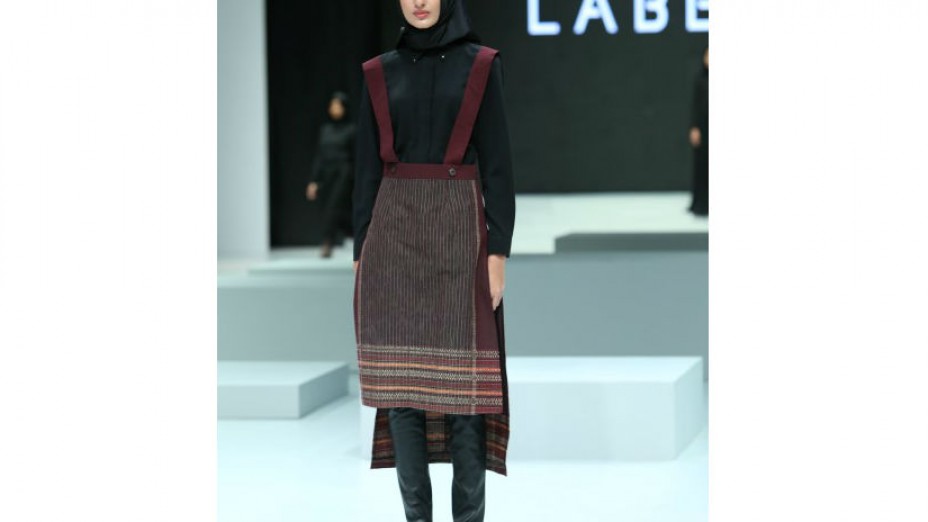 Ulos Bergaya Edgy Minimalis - Jenahara Black Label