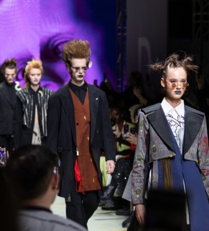 aldrie by L Tampil di BRICS+ Fashion Summit di Moscow Rusia