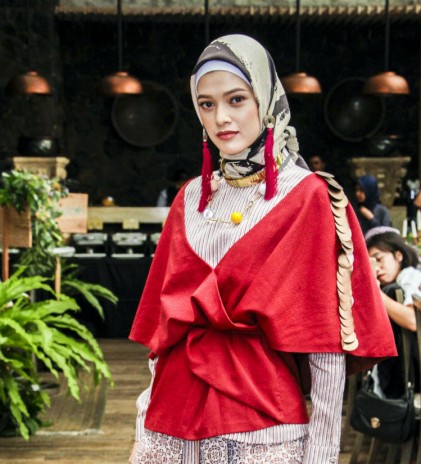 Dian Pelangi, Koleksi di Paris dan Menjadi 'Champion' dalam Modest Fashion