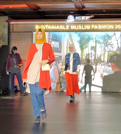 Koleksi L.tru Sesegar Jeruk dan Secerah Awan Biru