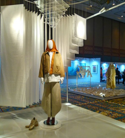 Sosok Wanita Penting dalam Instalasi Art-Fashion L.tru