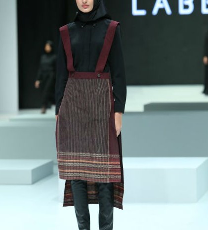 Ulos Bergaya Edgy Minimalis - Jenahara Black Label