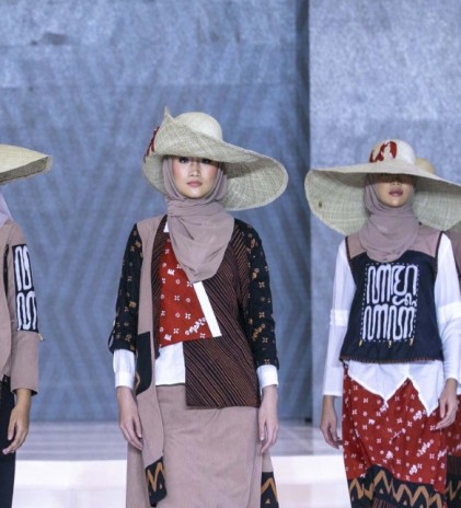 Wastra & Etnik yang Tetap Jadi Gaya Rancang Utama Modest Wear di Jogja Fashion Trend 2024