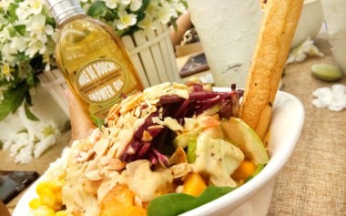 Almond Garden, Kreasi Salad Kolaborasi SaladStop! dan L&rsquo;Occitane