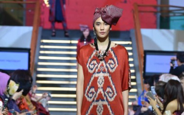 Batik Bermotif Tenun Sumba Koleksi Alleira Ramadhan