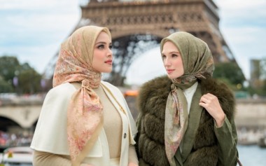 Buttonscarves The Parisian 2.0 Series, Chic & Fashionable ala Emily in Paris