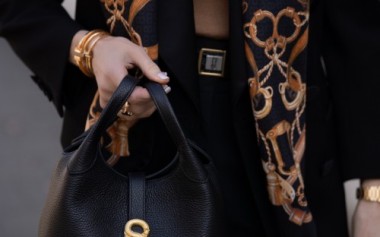 Elegansi Timur Bertemu Barat; Buttonscarves x Alexandra Lapp