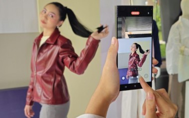 Fashion Edit Super Easy with Galaxy AI