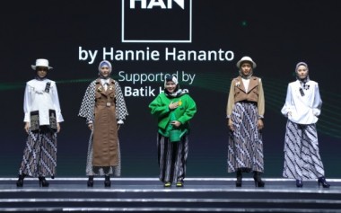 Kompilasi Batik Hannie Hananto di JMFW 2024 dan IN2MF 2023