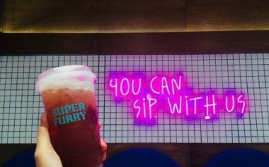 Santap Seru Kombinasi Pillow Toast dan Handshaken Tea dari Super Furry