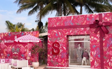 Serunya Main ke Tropical Paradise Buttonscarves di Pantai PIK 2 