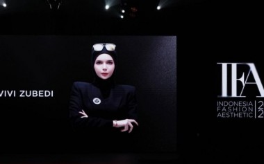 Vivi Zubedi Raih &ldquo;The Most Inspiring Fashion Figure&rdquo; di Indonesia Fashion Aesthetic 2026